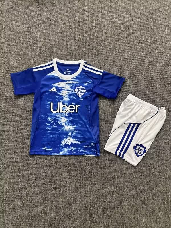 Kids Como 25/26 Home Soccer Jersey And Shorts