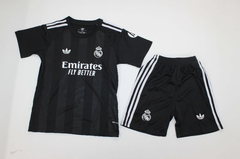 Kids Real Madrid 25/26 Goalkeeper Black Soccer Jersey And Shorts 02